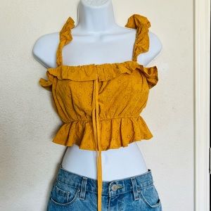 🌼Beautiful yellow crop top!🌼